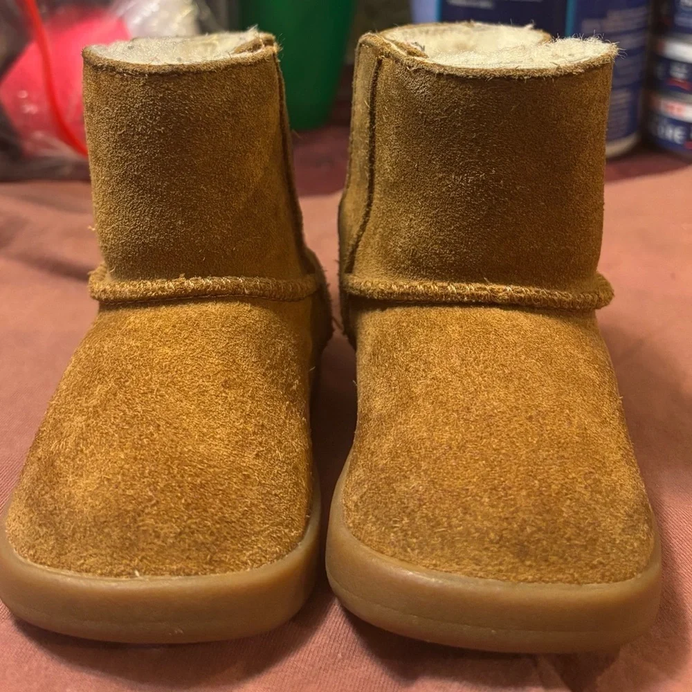 UGG Toddlers Keelan II Boot in the Chestnut Suede color